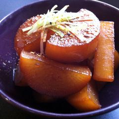 A picture of Simmered Daikon.