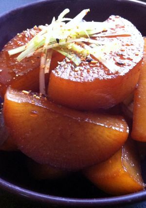 A picture of Simmered Daikon.
