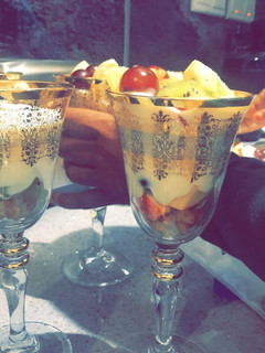A picture of Fruits parfait.
