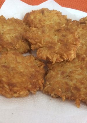 Una foto de Fritos de arroz y atún
