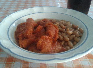 Una foto de Chicharrón en salsa roja