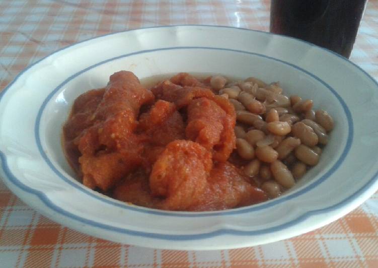 Chicharrón en salsa roja