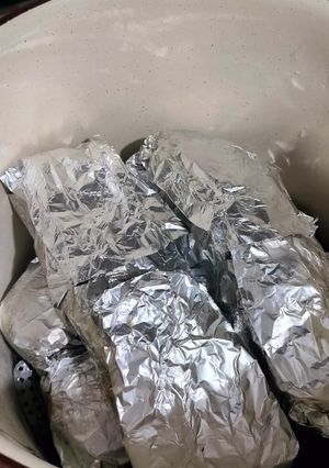 Una foto de Chamorros adobados al vapor