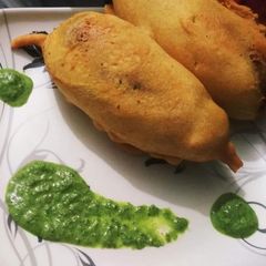 A picture of Besan Mirchi ka bharwa pakoda.