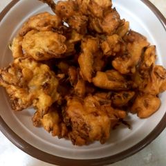 A picture of Cabbage pakoray.