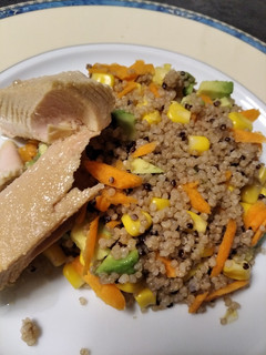 Una foto de Ensalada rápida de quinoa con lomitos de atún