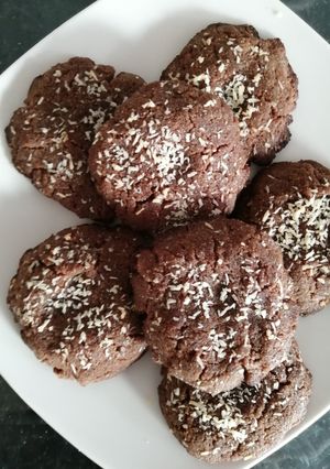 Una foto de Galletas de chocolate y coco rallado.🍪 (con harina de maíz)