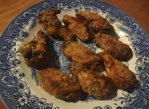 Foto principal de Alitas de pollo crujientes con harina y pan rallado en Airfryer