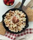 Dip de s'mores con chocolate y bombones