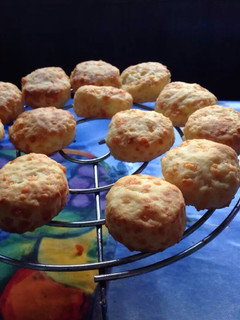 Una foto de Scones de queso
