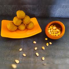 A picture of Peanut Ladoo / Shengdana Ladoo.
