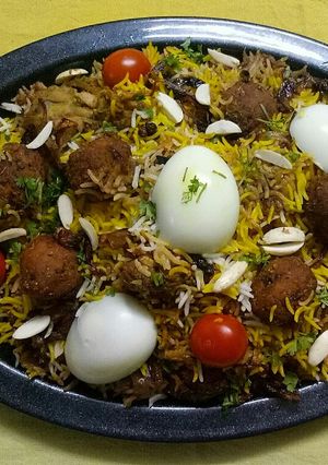 A picture of Chicken kofta biryani.