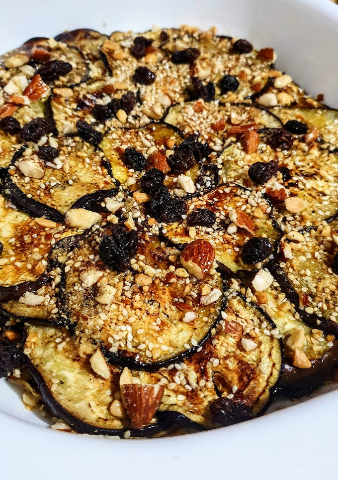 Una foto de BERENJENAS🍆En Capas con Frutos🥜Secos...!🥳