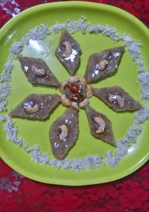 A picture of Potato coconut Barfi'.