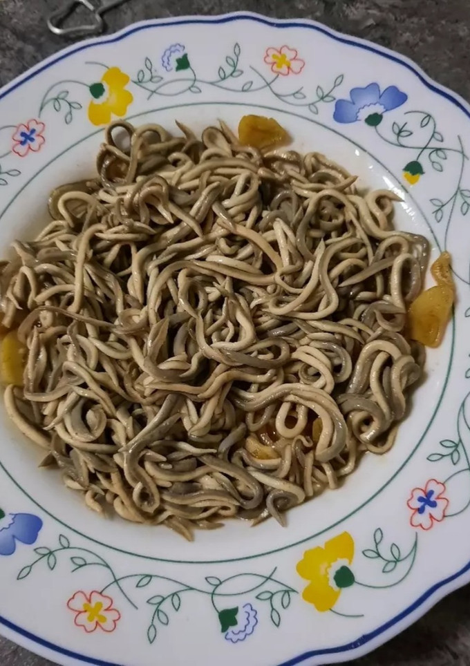 Una foto de Gulas al ajillo
