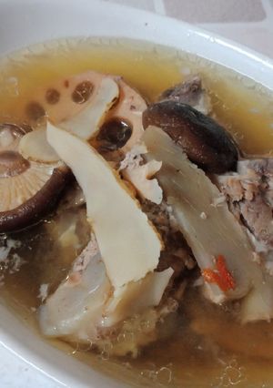 รูปของ ซี่โครงหมูตุ๋นรากบัว