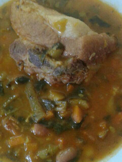 Una foto de Potaje con carne y berros