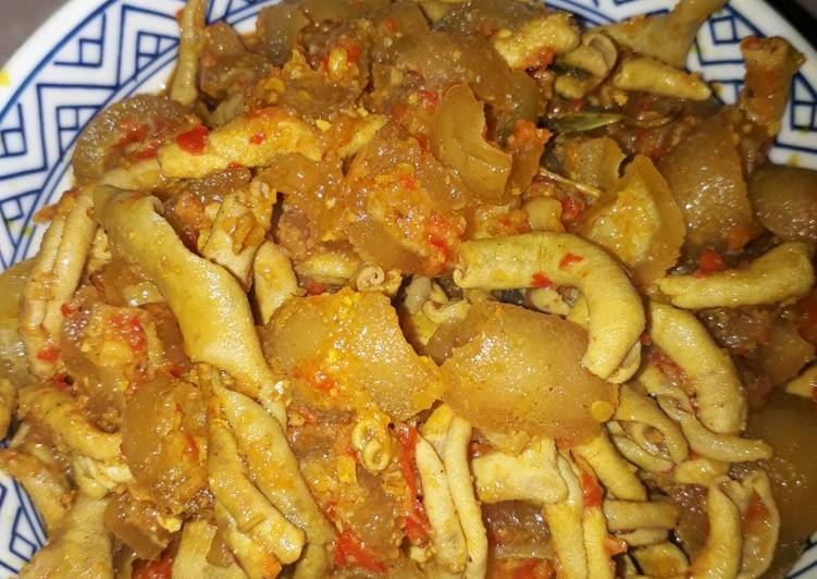 Balado kikil dan usus ayam ala warteg