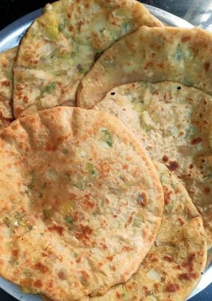 आलू का पराठा (aloo ka paratha recipe in Hindi) रेसिपी मुख्य फोटो