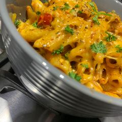 A picture of Creamy cheesy chicken pasta.
