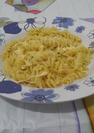 Una foto de Fideos con salsa blanca