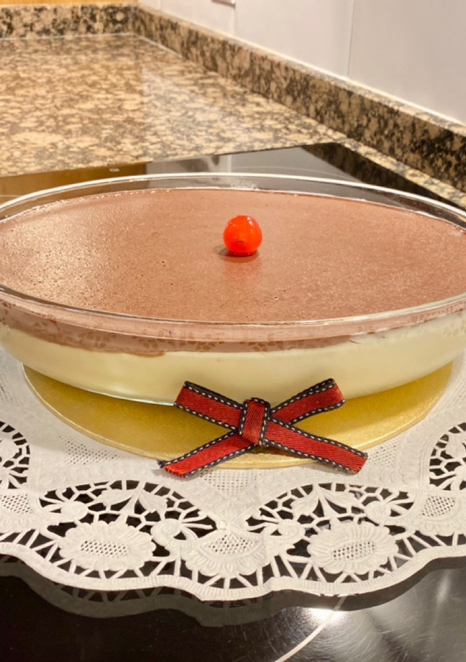 Una foto de Postre a las cuatro leches con ganaché