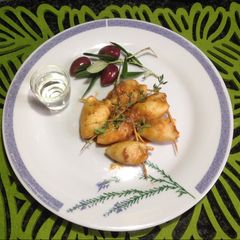 A picture of Greek stuffed calamari.