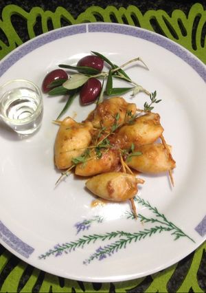 A picture of Greek stuffed calamari.
