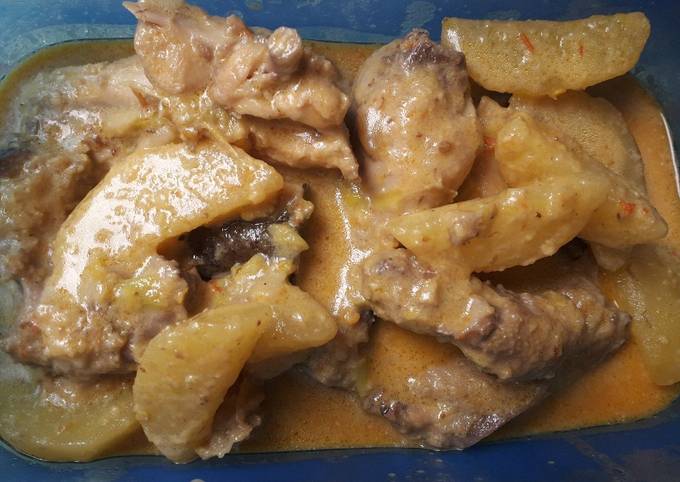 Opor ayam pedas