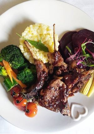 A picture of Creamy samp with lamb chops and steamed veggies.