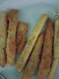Palitos de berenjena frita