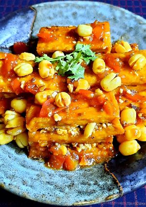 Hình của món Đậu hủ nhồi hạt sen sốt cà.