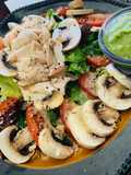 Ensalada de hojas mixtas con champiñones