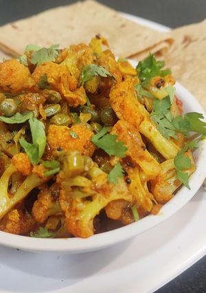 A picture of Pigeon Peas and Cauliflower Shaak ફ્લાવર તુવર દાણા નું શાક.