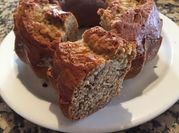 Una foto de torta de cambur con aceite