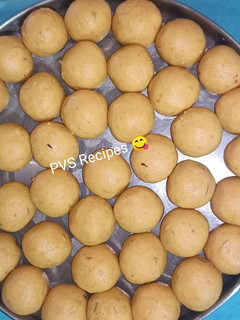 रवा बेसन लाडू (Rava Besan Ladoo Recipe In Marathi) रेसिपी चे मुख्य फोटो