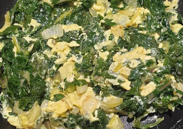Revoltillo de Kale con cebolla y hinojo