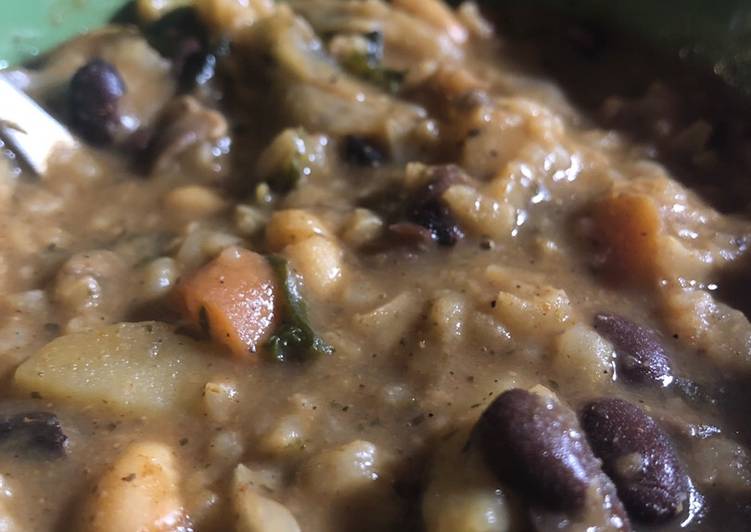 Vegetable Curry Soup (Vegan Friendly) Vegetable Curry Soup (Vegan Friendly)