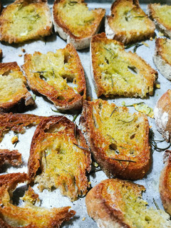 Foto de Irresistíveis tostas de azeite, alho e alecrim