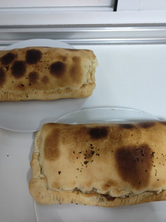 Una foto de Empanadas de jamón york, bacon, dátiles y queso