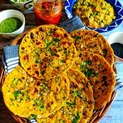 A picture of Tandoori Missi Roti.