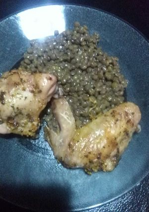Una foto de Pollo al chimichurri con ensalada de lentejas