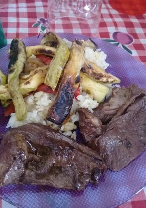 Una foto de Bife de corazón. Con arroz y verduras saltedas(a la plancheta)