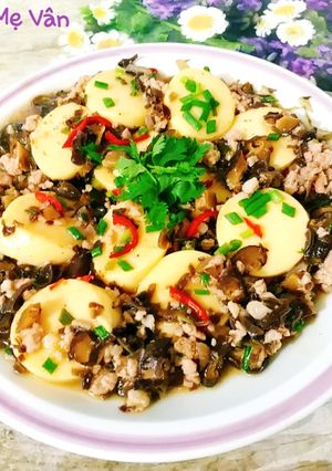 Hình của món Đậu hủ trứng xốt thịt nấm.