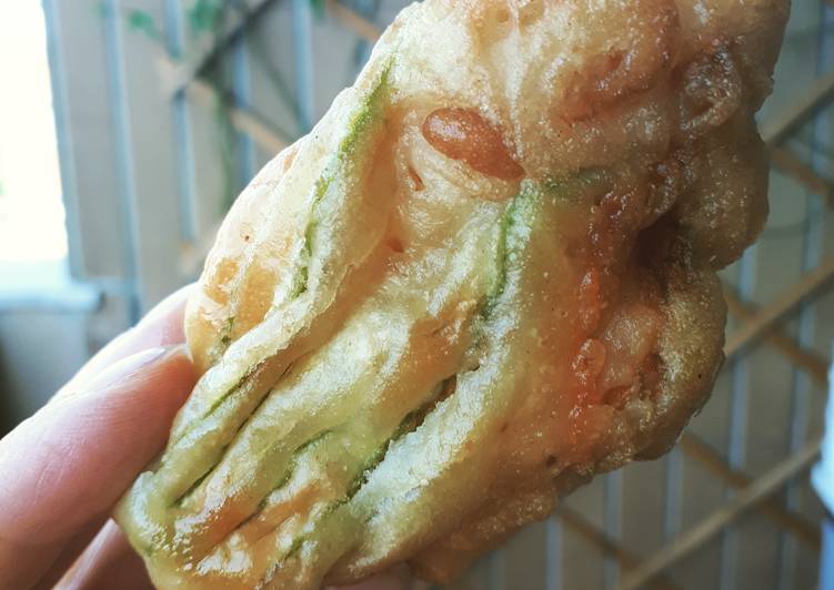 Fiori di zucca pastellati