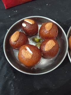 A picture of गुलाब जामुन(gulab jamun recipe in hindi).
