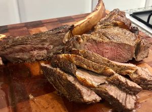 Una foto de Tomahawk al horno