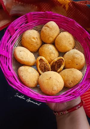 A picture of Sattu ki Kachori.