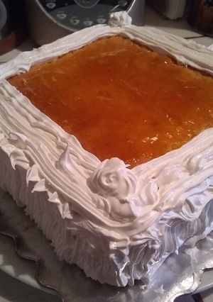 Una foto de Torta de parchita con merengue suizo