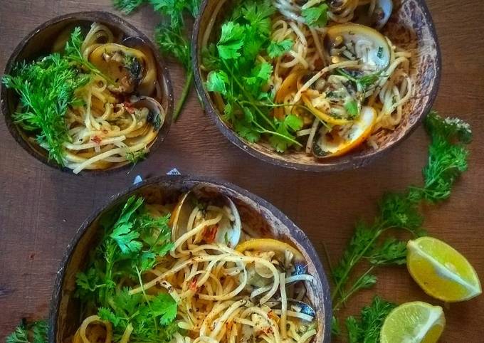 Spaghetti  with Clams and Garlic